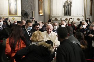 Le pape François a célébré une messe devant des milliers de fidèles et fort d'un important dispositif de sécurité.